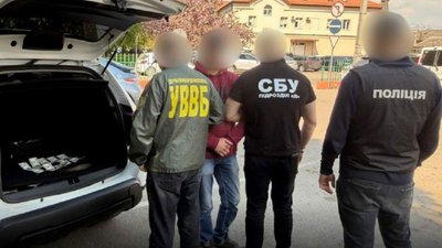 На Закарпатті арештували двох прикордонників, які брали хабарі за в’їзд у прикордонну смугу