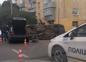 ДТП у Львові: "не порозумілися" дві іномарки (фото, відео) ОНОВЛЕНО