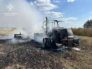 На Львівщині згорів трактор (ФОТО)