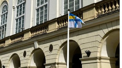 У Львові біля Ратуші підняли прапор Військово-морських сил