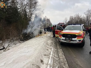 Водій згорів у потрійній ДТП на Прикарпатті (ФОТО)