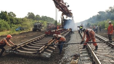 Увага! У Пустомитах до 23 серпня буде перекрито рух через залізничний переїзд (СХЕМА ОБ’ЇЗДУ)