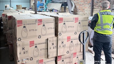 На Львівщині і Тернопільщині викрили збут підробленого прального порошку відомих брендів (ФОТО)