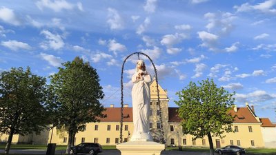 На Львівщині відбувся акт вандалізму над фігурою Матері Божої