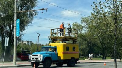 Увага! У Львові вантажівка обірвала контактну мережу