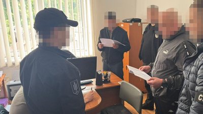 На Івано-Франківщині ДБР викрило правоохоронця, який вимагав гроші у підприємця