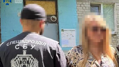 У Харкові адвокатка та посадовиця суду продавали чоловіком статус «батька-одинака»