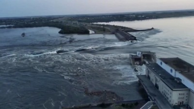 В «Укргідроенерго» повідомили, що зсередини Каховську ГЕС повністю зруйновано і розпочалась евакуація населення