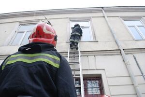 Рятувальники допомогли двом жінкам, які не могла самостійно вибратись з квартири