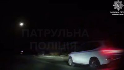 У Стрию п'яний водій BMW з дитиною в салоні тікав від поліції