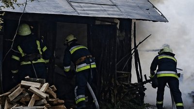 У Львівській області горіла будівля