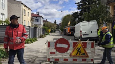 Увага! У Львові через провал каналізаційного колектора обмежено проїзд на вулиці Аральській