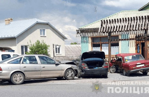 На трасі "Львів–Тернопіль" зіткнулося три автомобілі