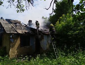 На Львівщині горів житловий будинок (фото)