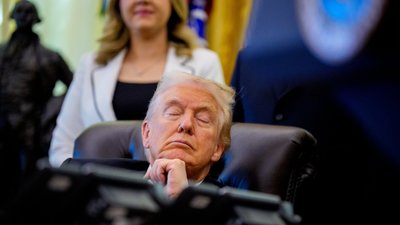 Білий дім пояснив, чому Дональд Трамп «спав» під час офіційного заходу