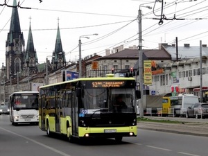 У Львові хворим, які потребують гемодіалізу та хіміотерапії дозволили користуватися громадським транспортом