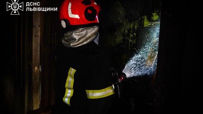 У Львові врятували чоловіка під час пожежі в п'ятиповерхівці