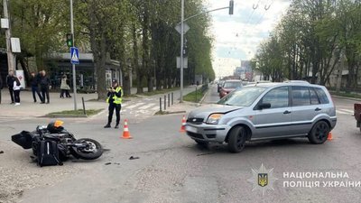 Двоє мотоциклістів потрапили до лікарні внаслідок ДТП на Львівщині