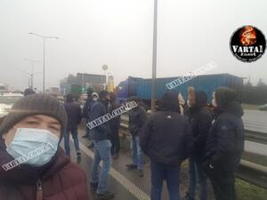 У Солонці відбувається протест проти закриття повороту (фото, відео)