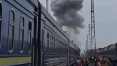 Поїзд, яким їхав Борис Джонсон та європейські політики, евакуювали через атаку дронів, - Spiegel