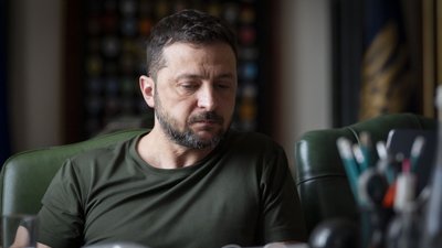 Україна дарувати свою землю загарбникам не буде, - Зеленський