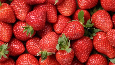 Коли полуниця подешевшає на львівських ринках: що варто знати покупцям