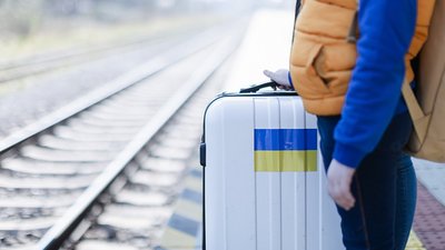 Уряд скасував обмеження на виїзд за кордон для всіх жінок