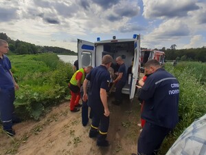 У столиці врятували трьох членів екіпажу літака, який здійснив аварійну посадку (фото)