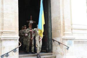 Львів попрощався з двома Героями, випускниками ліцею імені Героїв Крут