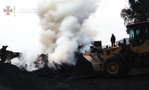 На Львівщині сталася масштабна пожежа на деревообробному підприємстві (ВІДЕО)