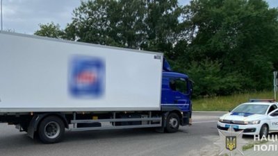 На Львівщині водій вантажівки збив пенсіонерку