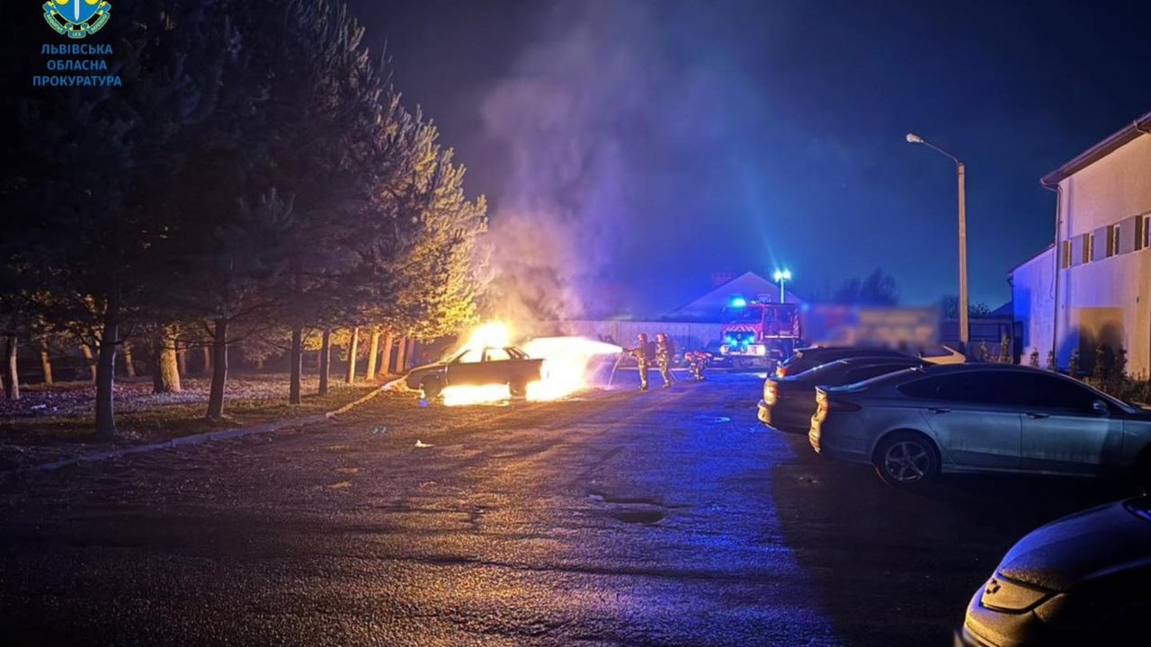 У Львові затримали в'язня, який організовував підпали авто військовослужбовців та поліцейських