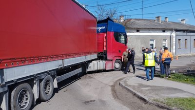 На Львівщині мотоцикл влетів у вантажівку (ФОТО)