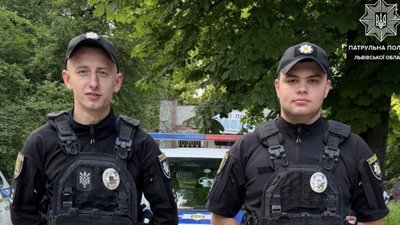 У Львові патрульні відмовили жінку від самогубства (ВІДЕО)