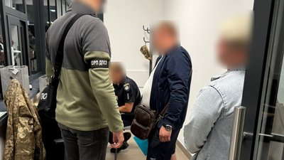 На українсько-польському кордоні зупинили «весільний експрес» (ФОТО)