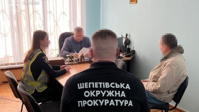 На Хмельниччині чоловік викинув собаку з сьомого поверху