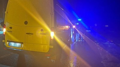 На Львівщині мікроавтобус збив 33-річного пішохода