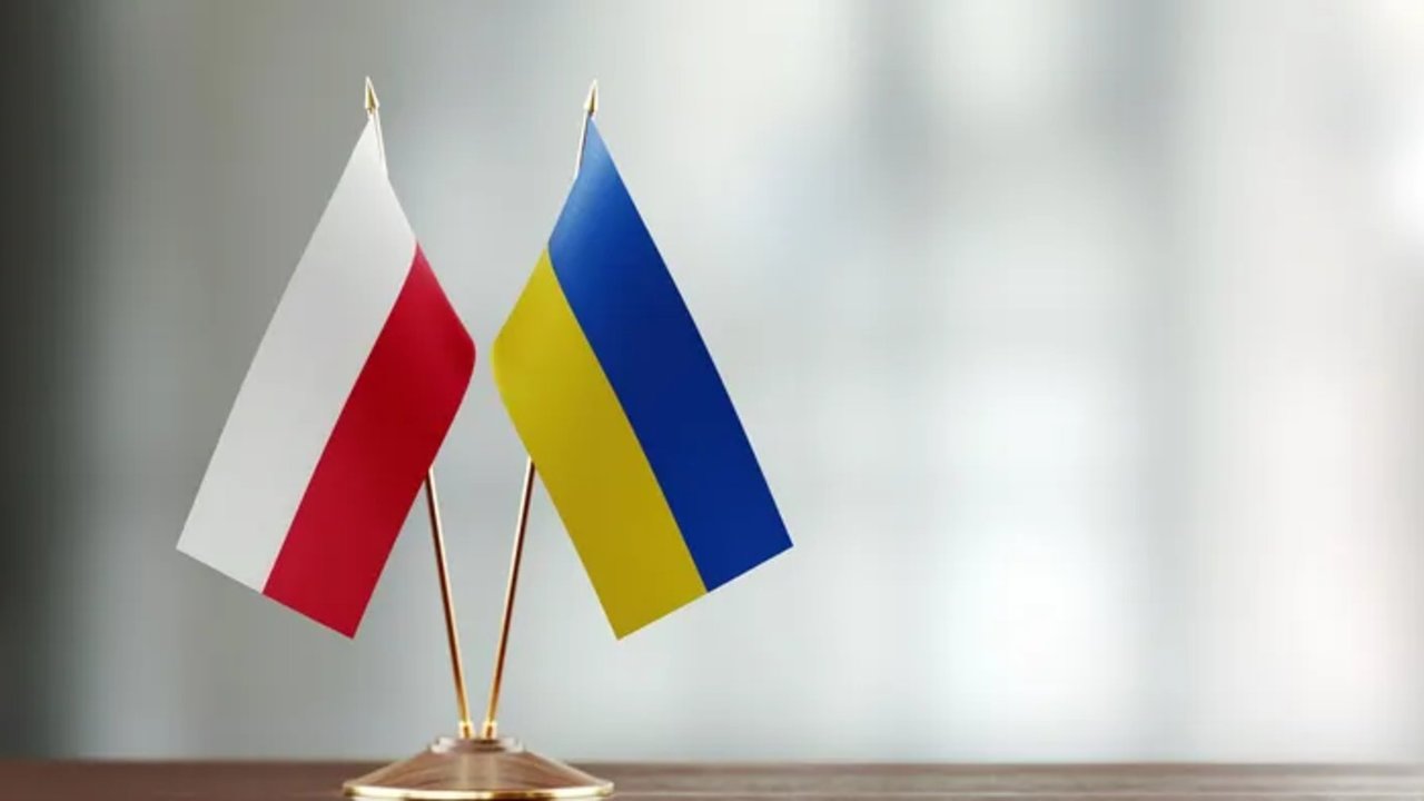 Експрем’єр Польщі заявив, що в його країні, є один ресурс, який могли б надати українцям