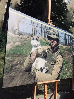 У Львові відкрилася фотовиставка "ФРОНТОВІ ДРУЗІ" присвячена захисникам і їх чотирилапим друзям (фото)