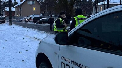 У Києві чоловік загинув через вибух у коробці, яку він взяв у руки