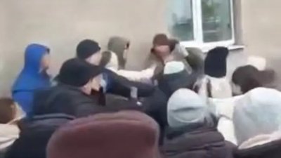 На Вінниччині протестувальники побили керівника електромереж через відключення світла