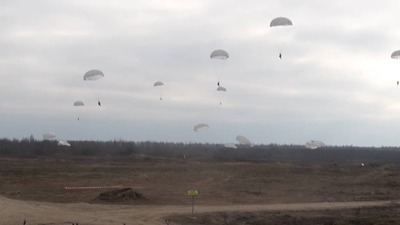 ДБР з'ясовує обставини загибелі курсанта під час стрибку з парашутом