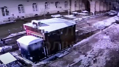 П’яний водій у центрі Львова вчинив дві ДТП і влетів у зелену зону (ВІДЕО)