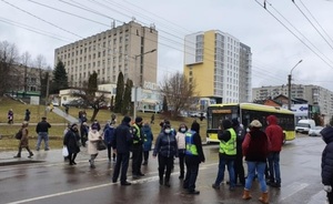 У Львові звільнилися понад 100 медиків з поліклініки