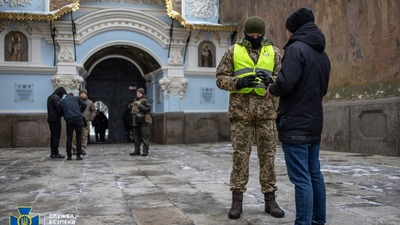 Громадяни рф, підроблені документи, мільйони готівки: СБУ про результати заходів у Лаврі й монастирях УПЦ (ФОТО)