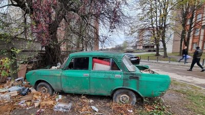 У Львові із вулиць заберуть ще 20 занедбаних авто