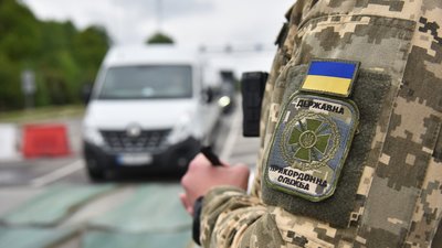Черги на кордоні: прикордонники Львівщини розповіли, як уникнути заторів під час літніх поїздок до Польщі