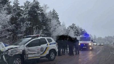 На Прикарпатті авто поліції потрапило в потрійну ДТП