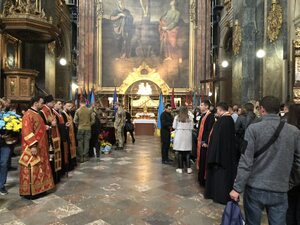 У Львові попрощалися з воїном та медичкою, яка намагалася його врятувати 