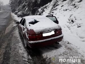 Озброєні й у масках: троє невідомих влаштували нічний розбійний напад на Закарпатті (фото)